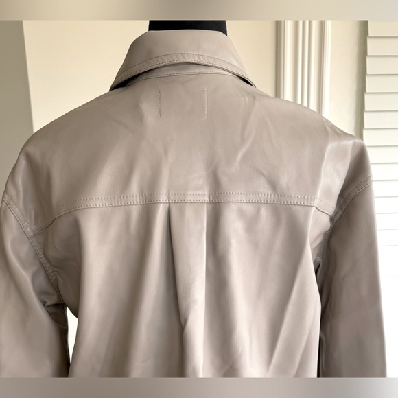 T Tahari
Faux Leather
Shirt Jacket - Picture 4 of 9